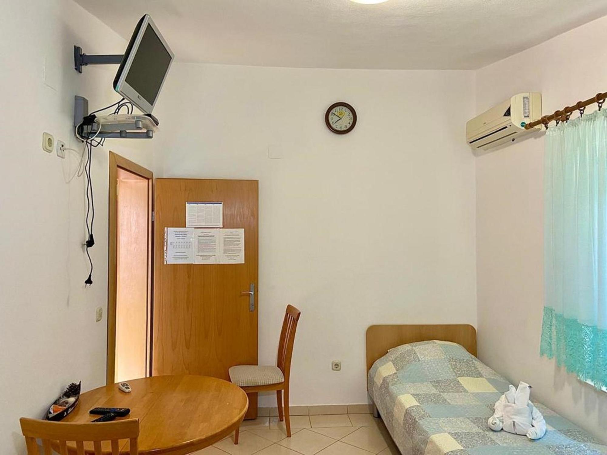 Apartments Tiho & Jelena Blace Bagian luar foto