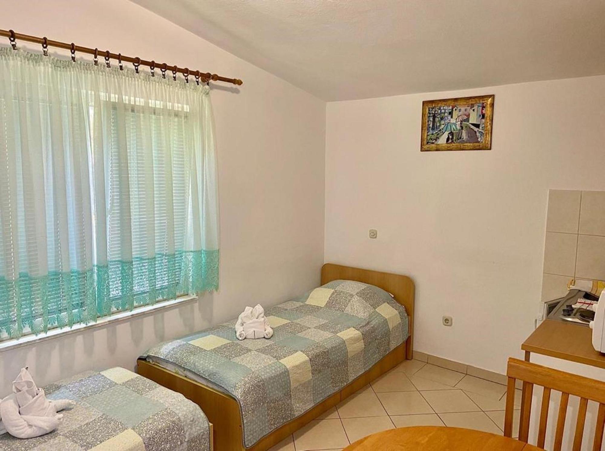 Apartments Tiho & Jelena Blace Bagian luar foto