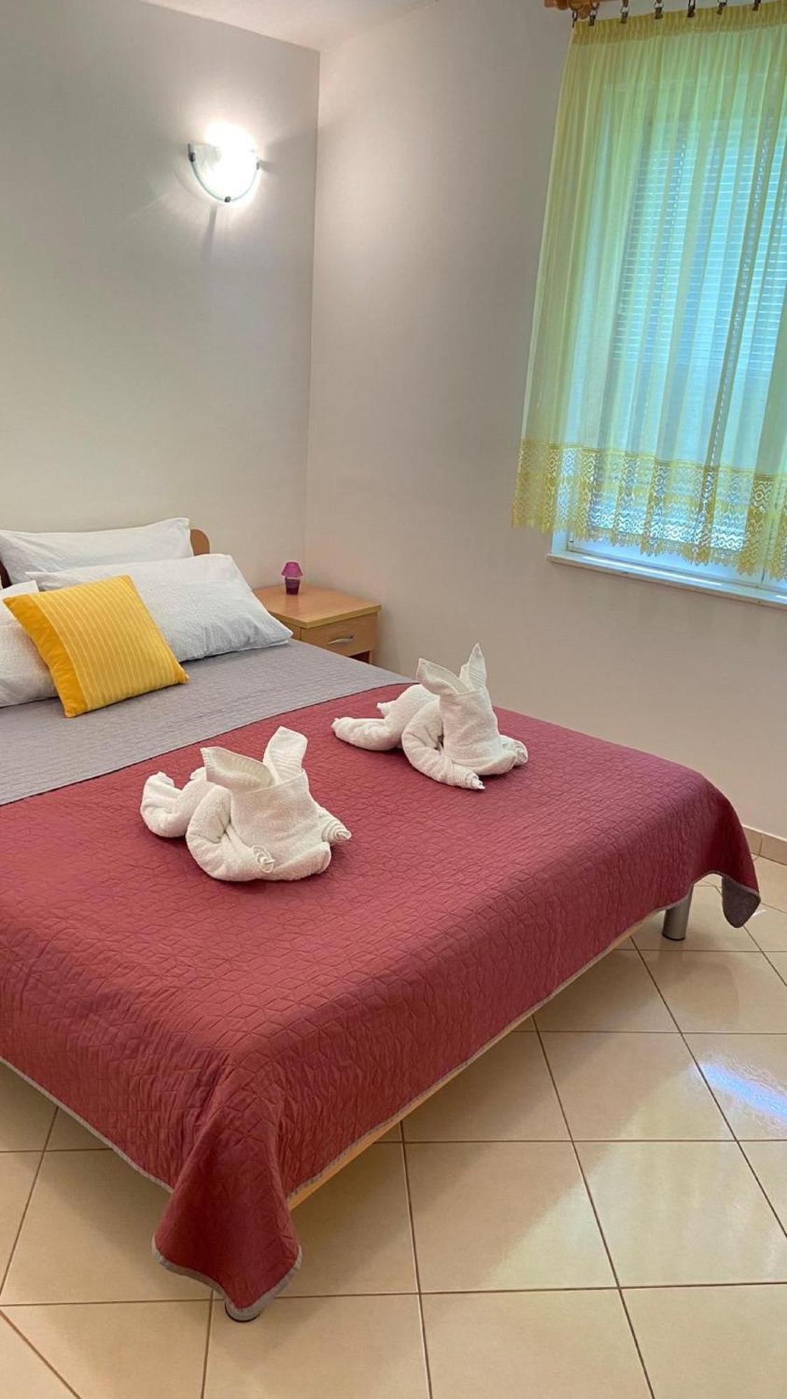 Apartments Tiho & Jelena Blace Bagian luar foto